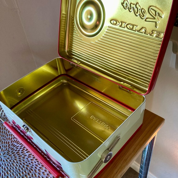 Collectible RETRO RADIO Lunchbox Red/White/Crome - Picture 8 of 10